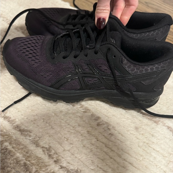 ASICS SNEAKERS. used lightly - Picture 2 of 4